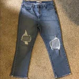 Excellent condition cropped Levi’s jeans!